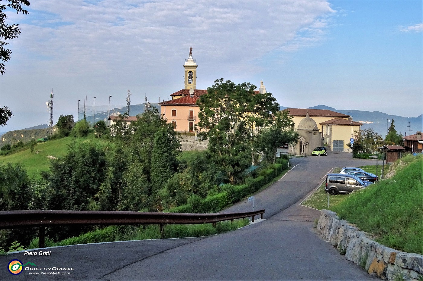 08 Parcheggio e partenza da S. Antonio Abbandonato (987 m).JPG